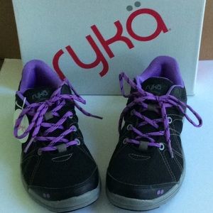 *sold* ryka summit sneaker.